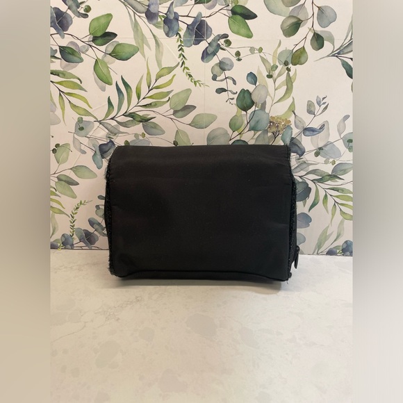 Beautiful Chanel Perfumes Black Makeup Bag/ Traveling Case - Picture 4 of 8